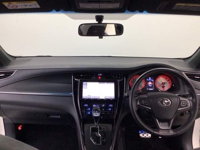 【前方視界】開放的な前方視界！運転がしやすく疲れにくいです♪窓が大きく、見通しがとっても良いおクルマですよ♪