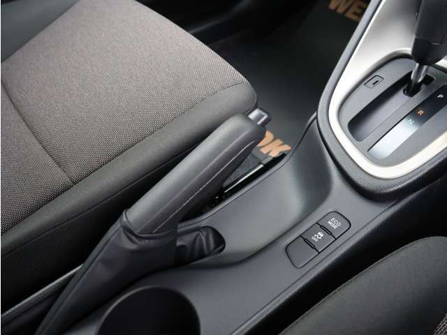 並行輸入車につきましては、米国現地法人・Mitsuoka　Motors　Americaと連携を取りながら、需要の先端商品を供給する体制づくりに努めており各メーカーの新車・中古車の輸入を行っております。