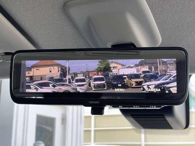◆【デジタルインナーミラー】車両後方カメラの映像をルームミラーに映すことが出来ます。 そのため、後席に人や荷物があって後方が見えづらい場合でもしっかり視界を確保することが出来ます。