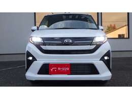 コーナーセンサーが加わり、誤発進抑制機能はブレーキ制御付に、ハイビームアシストはグレードによりAHB（オートハイビーム）又はADB（アダプティブドライビングビーム）へ強化されたことで機能に拡充されました