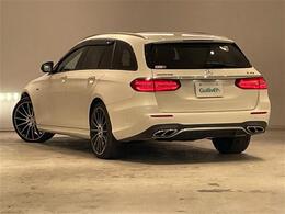 お車を左後ろから見るとこのような感じになります。テールランプやドアバイザー等装備品を確認できます。