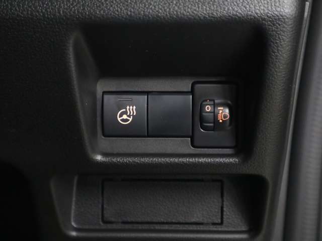 当社の展示車は全車両に”社団法人自動車公正取引協議会”の車両状態説明書を掲示しております。修復歴の有無は勿論、ドア等の外板の交換歴の有無までも表示☆口頭説明では無く書面にてお渡ししております♪