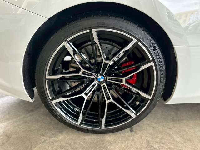 国道1号線に沿い横浜市営地下鉄「三ッ沢上町駅」から徒歩約10分。 BMW Premium Selection 横浜三ッ沢店 / 〒240-0062神奈川県横浜市保土ヶ谷区岡沢町322-3/TEL：045-612-8488
