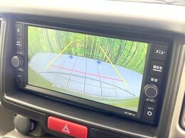 【バックカメラ】駐車時に後方がリアルタイム映像で確認できます。大型商業施設や立体駐車場での駐車時や、夜間のバック時に大活躍！運転スキルに関わらず、今や必須となった装備のひとつです！