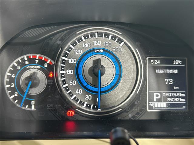 【スピードメーター】『スピードメーター』の画像になります。メーターがシンプルで見やすく運転しやすいですね！