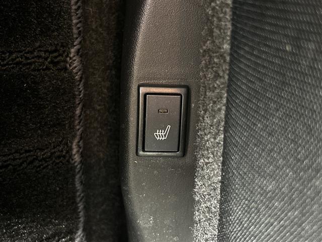 【シートヒーター】シートを温めてくれる暖房機器です！長時間座っていると負担が掛かりやすい背中や腰、または冬場などの寒い日に冷えやすい脚部に快適なぬくもりを伝えます。