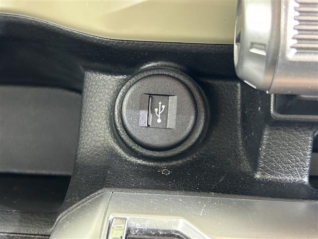 【運転席操作部】『運転席周辺の装備』の画像になります。快適なドライブを楽しむための機能が装備されています！運転席から触れるので使いやすいです！