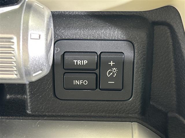 【運転席操作部】『運転席周辺の装備』の画像になります。快適なドライブを楽しむための機能が装備されています！運転席から触れるので使いやすいです！