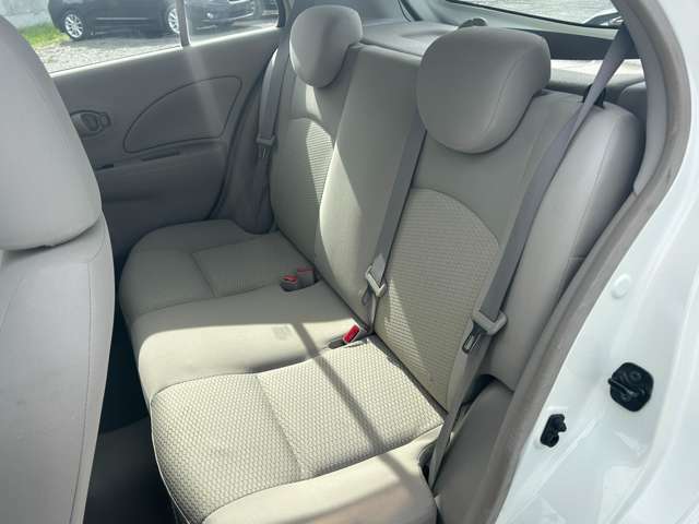 2列目シートもゆったり快適に座っていただけますので、後部座席にお乗りの方も楽しくドライブに参加していただけます！