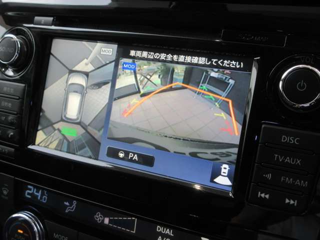 ★ガイドライン機能付きのリヤカメラ・全方位カメラ装備されておりますので、後退時にとても便利です。