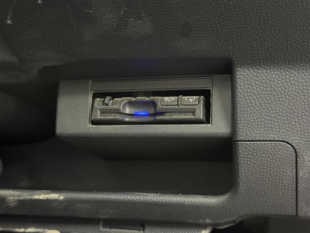 【ETC】ETCが装着されています。有料道路の乗り降り時に停車することなくスマートに乗り入れが可能になったり、割引を受けることができる嬉しい装備です。