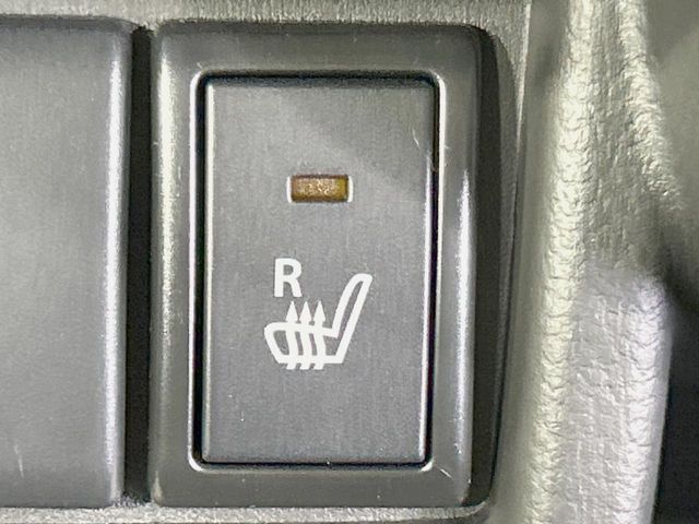【シートヒーター】寒い日に重宝するシートヒーター！エアコンより早く温まってくれるので寒がりの人も安心ですね♪エアコンの温風は乾燥するから苦手、という方にもをおすすめです。