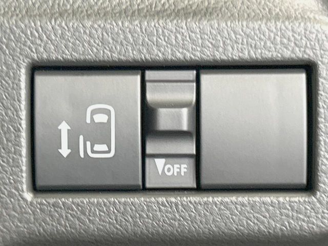 【パワースライドドア】スマートキーや運転席のスイッチでスライドドアの開閉が可能♪電動だから力を入れてドアを開ける必要が無く、小さいお子様でも、重い荷物を持っている時もラクに開け閉めできます♪