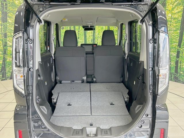 普段のお買い物や通勤、送迎等に十分な荷室スペースを確保しております。セカンドシートを倒すと、大きな荷物の積載も可能です♪