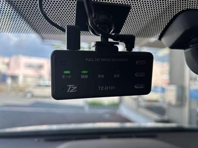 ★ドライブレコーダー搭載！車両の前方映像と音声を記録する車載機器です。自己防衛アイテムとして、安全意識を高めるためにも重宝されています♪♪
