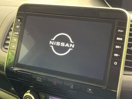 【純正10型ナビ】人気の純正ナビを装備しております。ナビの使いやすさはもちろん、オーディオ機能も充実！キャンプや旅行はもちろん、通勤や買い物など普段のドライブも楽しくなるはず♪