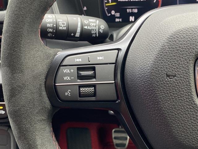 こちらのお車にはメーカーナビ地デジ・バックカメラ・ブルートゥース・ETC2.0・19AW・レーダーC・LKA・BSM・オートHビーム・コーナーソナー・前後ドラレコ・LEDライト・スマートキーが装備！