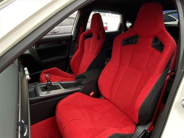 こちらのお車にはメーカーナビ地デジ・バックカメラ・ブルートゥース・ETC2.0・19AW・レーダーC・LKA・BSM・オートHビーム・コーナーソナー・前後ドラレコ・LEDライト・スマートキーが装備！