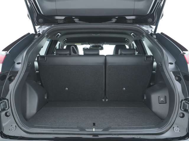 荷室です！9インチのゴルフバッグを3つ積み込む事が可能！使い勝手の良い広さが確保されておりますので、日常使いにおいても便利な1台となっております！