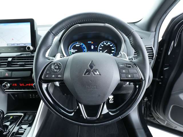 アダプティブクルーズコントロールがついています♪速度を設定すればアクセルを踏まなくてもスピードを保ってくれるので長距離運転も快適です♪