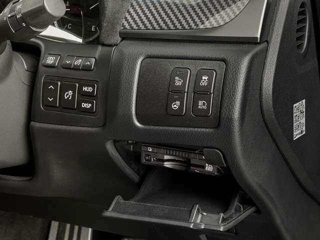 「Lexus Safety System +」が搭載「プリクラッシュセーフティ」「レーンキーピングアシスト」「オートマチックハイビーム」「アダプティブハイビームシステム」の4つの予防安全システムをパッケージ化されています。
