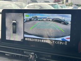 【アラウンドビューモニター】専用のカメラにより、上から見下ろしたような視点で360度クルマの周囲を確認することができます☆死角部分も確認しやすく、狭い場所での切り返しや駐車もスムーズに行えます。