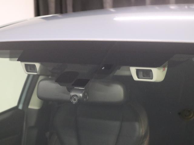 アイサイトのステレオカメラはとてもコンパクトなサイズです 運転走行中でも邪魔にならないので展示場でぜひ座ってみて下さいませ！