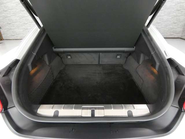 実用性と先進性を兼ね揃えた人気車輌を専門店ならではの価格設定にてお届け致します！！