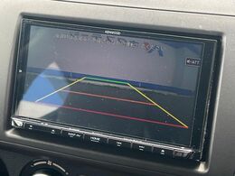 【バックカメラ】駐車時に後方がリアルタイム映像で確認できます。大型商業施設や立体駐車場での駐車時や、夜間のバック時に大活躍！運転スキルに関わらず、今や必須となった装備のひとつです！