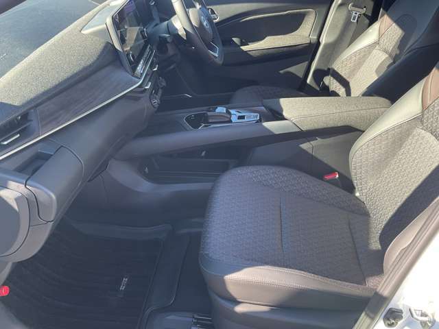 助手席も快適に過ごせます。