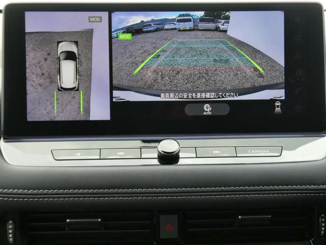 全周囲カメラで、クルマを上空から見下ろしているかのような映像を映し出します。周囲の状況がひと目でわかります！