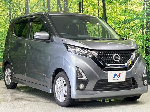 大好評のボディコーティング「弾スプラッシュコート」もご納車までに施工可能。通常のガラスコートと異なる、耐久年数6年の無機質ガラスコーティングが、ボディをキレイな状態に保ってくれます。