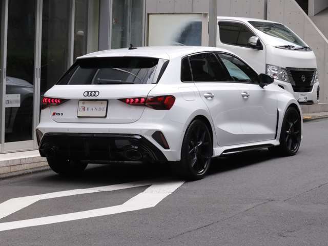 駆動システムはRS専用のトルクスプリッターが搭載されています。