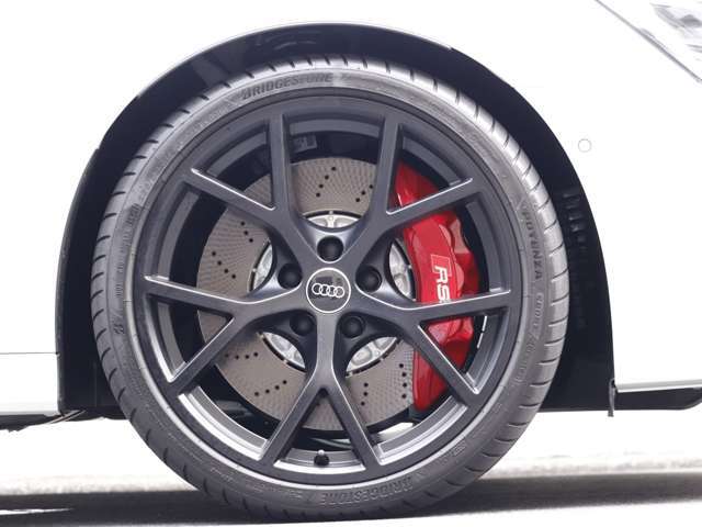 Audi　Sport製　19インチ5Yスポークデザインマットブラックホイール　カラードブレーキキャリパー　レッド