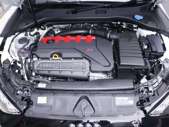 2.5リッター直列5気筒DOHCインタークラー付ターボチャジャーエンジン