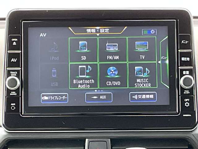 フルセグTV、SDミュージックサーバー、DVD再生、Bluetooth機能などもあります。