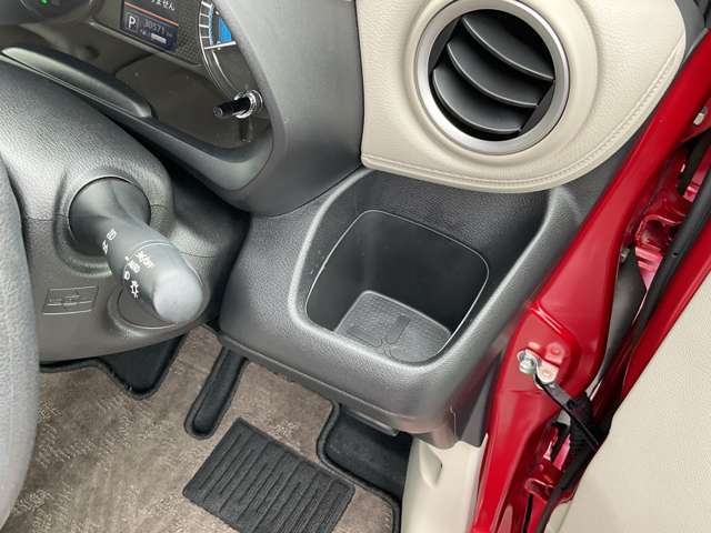 ドリンクホルダーは、運転席右前と助手席左前についています！