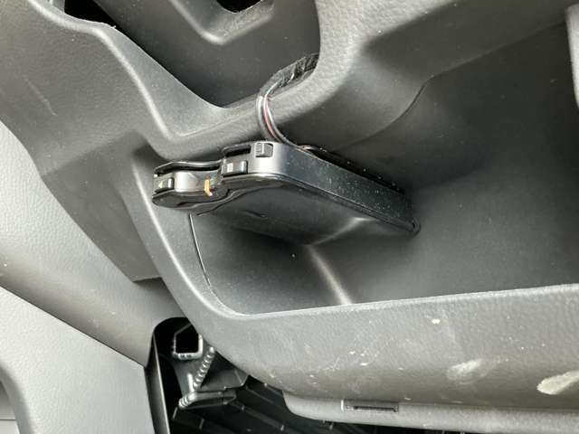 ここに ETC付いております。高速道路の料金所もスイスイ♪ ETCカードの申し込みは日産カードがおすすめ！！！「安心」「おトク」「便利」で皆さまのカーライフをサポートする特典満載のカードです。