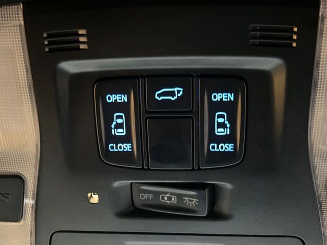 【両側パワースライドドア】スマートキーや運転席のスイッチで後席両側スライドドアの開閉が可能♪電動だから力を入れてドアを開ける必要が無く、小さなお子様でも簡単に開け閉めでき快適です♪