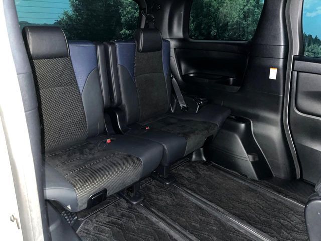 3列目シートはもちろん状態良好☆大人でもゆったりと座って頂けますので、大人数でのお出かけもラクラクです♪ご家族で、気の知れた仲間で、ドライブに行くのが楽しみですね♪