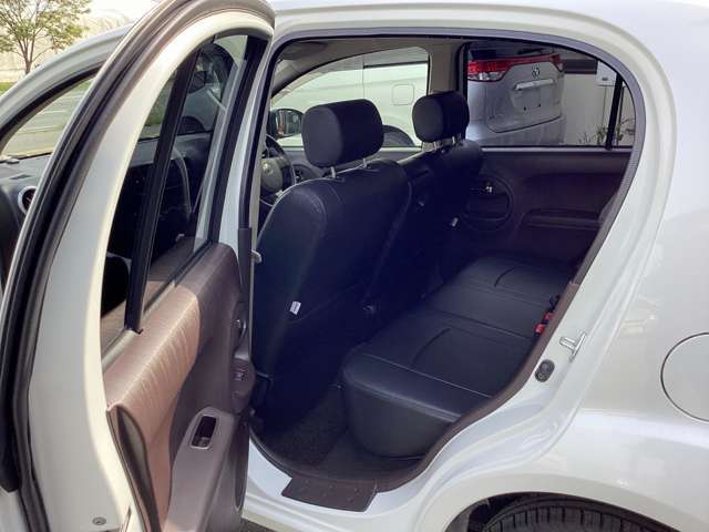 サイズ的にも大き過ぎず小さ過ぎないお買い物や通勤車に丁度良いサイズで便利です！