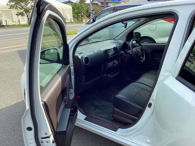 助手席シートも軽自動車より広く座り心地も良いです！