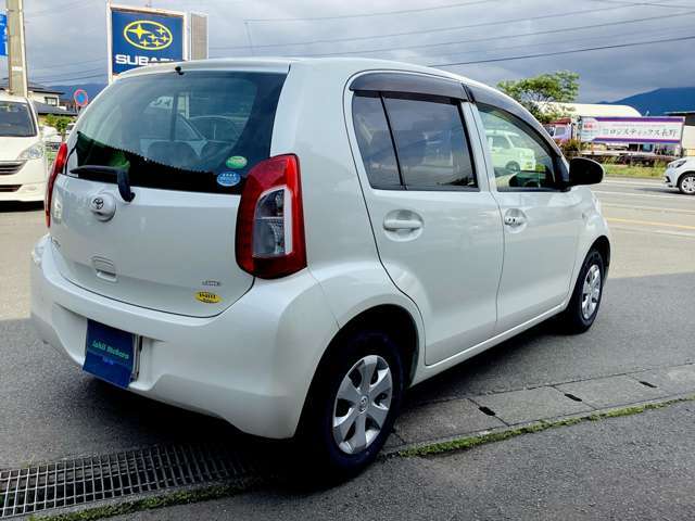 外装につきましては多少キズ・へこみはございますがひどい状態ではありませんので現車確認していただき、ご判断ください。
