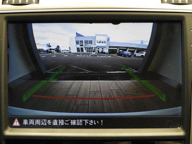 ☆ギヤをリバースに入れると車両後方の映像を映し出します☆