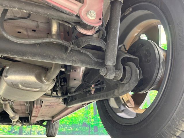 お車を安心してお乗りいただく為には、足回りの定期点検が欠かせません。サービスサポート（有償保証）では無料点検もご提供しており、安心のカーライフをお過ごしいただけるサポート体制が整っています。