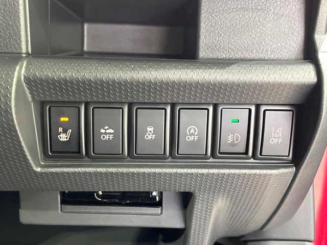 【シートヒーター】寒い日に重宝するシートヒーター！エアコンより早く温まってくれるので寒がりの人も安心ですね♪エアコンの温風は乾燥するから苦手、という方にもをおすすめです。