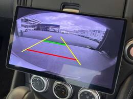 【バックカメラ】駐車時に後方がリアルタイム映像で確認できます。大型商業施設や立体駐車場での駐車時や、夜間のバック時に大活躍！運転スキルに関わらず、今や必須となった装備のひとつです！