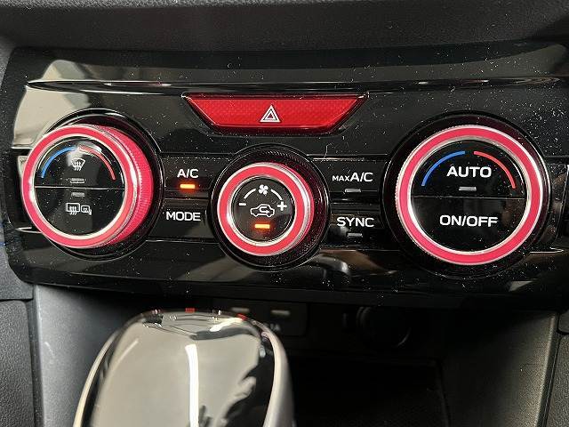【オートエアコン】車内温度をセンサーが感知してご希望の車内温度になるよう、風量も自動で調整してくれます☆
