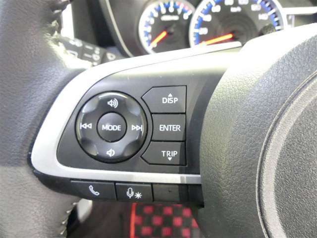 インパネメーターの車両情報を切り替えやオーディオの操作もステアリングスイッチでできます。