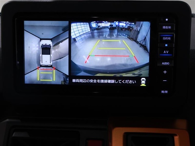 パノラミックビューモニター付きです。車両を上から見たような映像をディスプレイオーディオ画面に表示。運転席からの目視だけでは見にくい、車両周辺の状況をリアルタイムでしっかり確認できます。